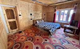 Hotel Sambit Palace room interior